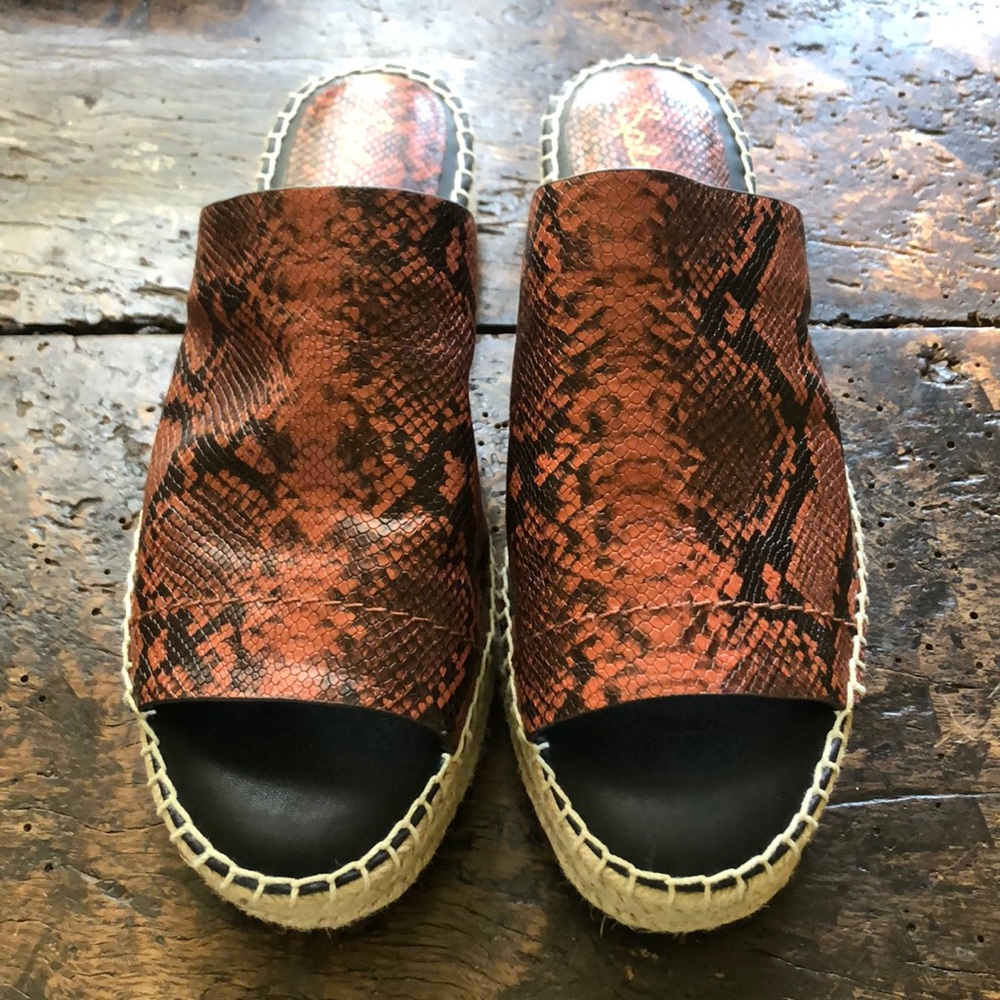 Splendid Thaddeus Slip on in Brick size 10